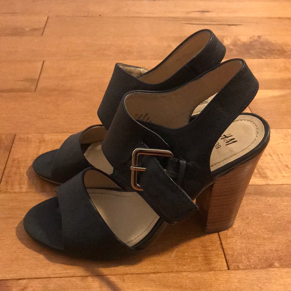 Heels with gold buckle